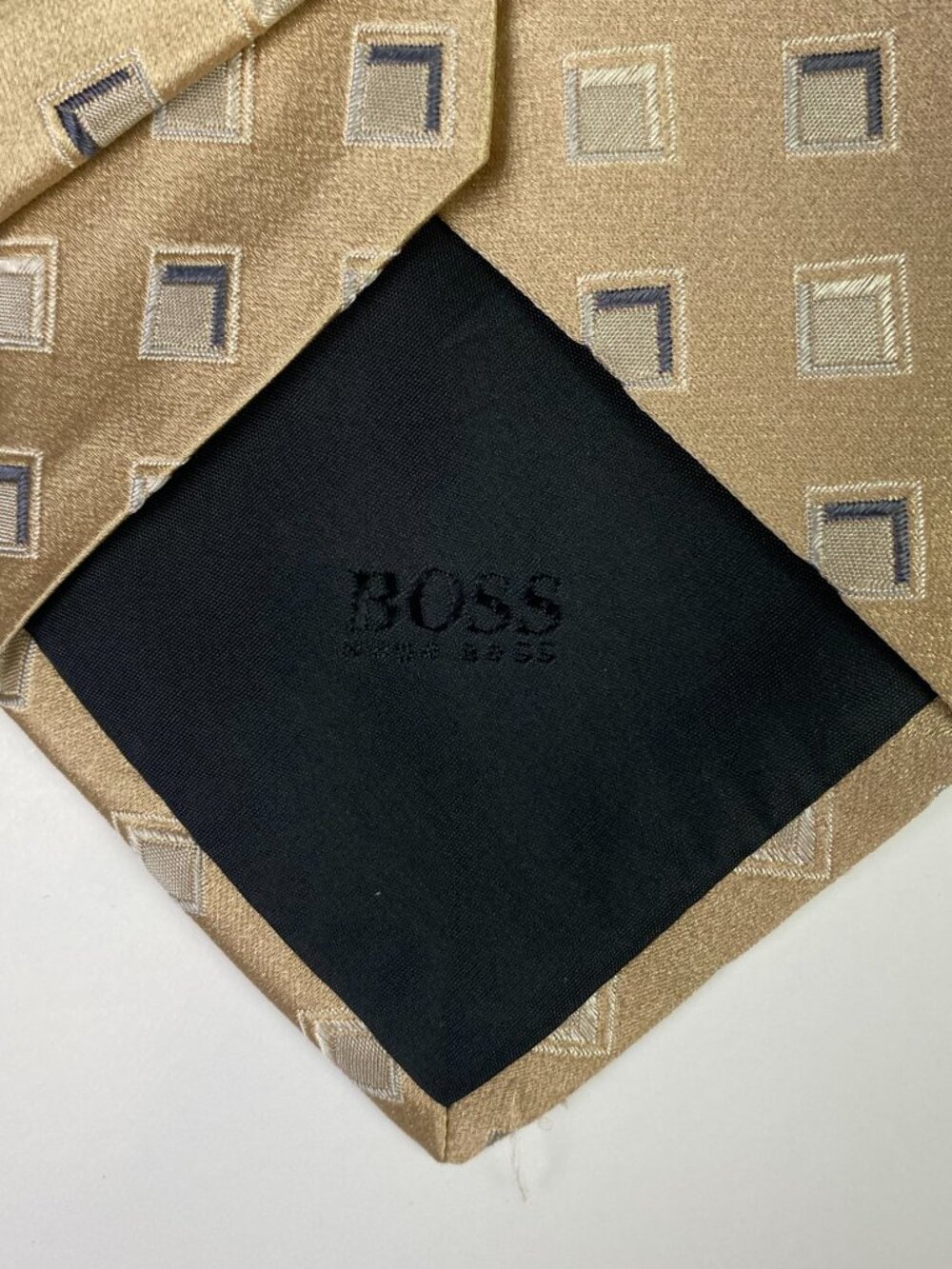 Hugo Boss Tie Gold Tan Geometric Squares Cubes Silk Italy Necktie - Picture 4 of 6